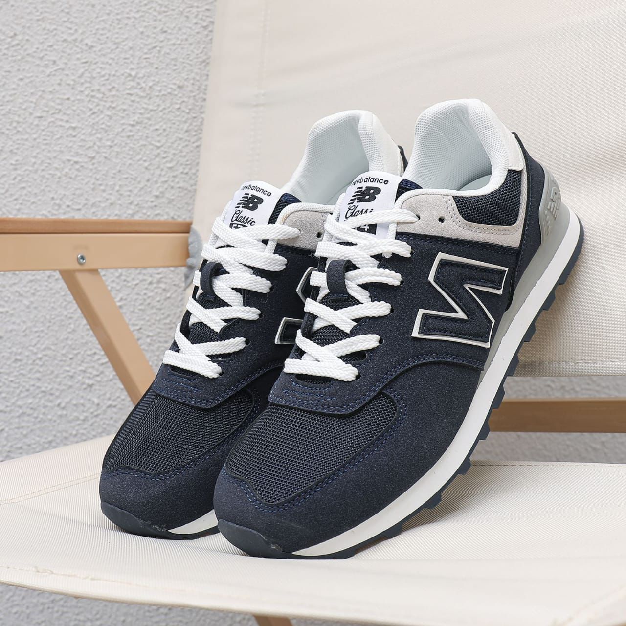 New Balance 574 – Classic Comfort Sneakers